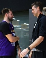 xingkong.com-来自欧洲的紫金血液！东契奇转发与大加索尔的合照