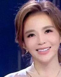 星空体育app-“央视一姐”朱迅的落寞，是整个主持界的悲哀，让人痛惜不已