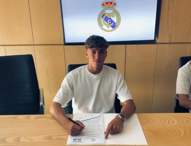 皇马18岁中场小将皮塔奇